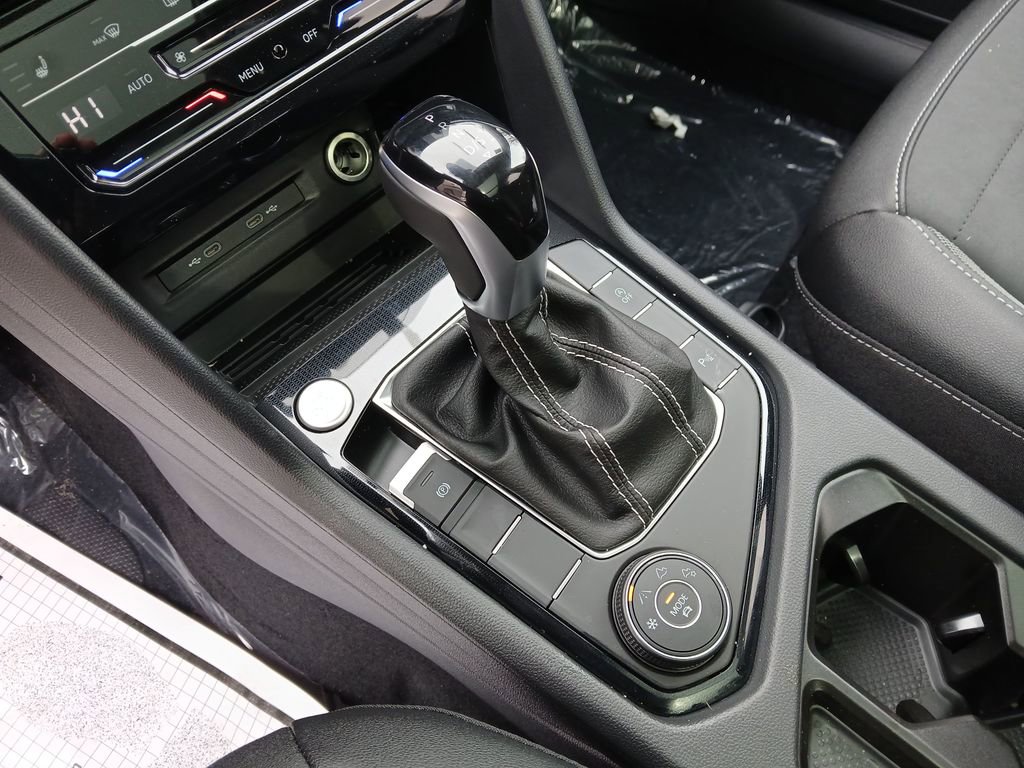 New 2026 Volkswagen Taos SE image 23