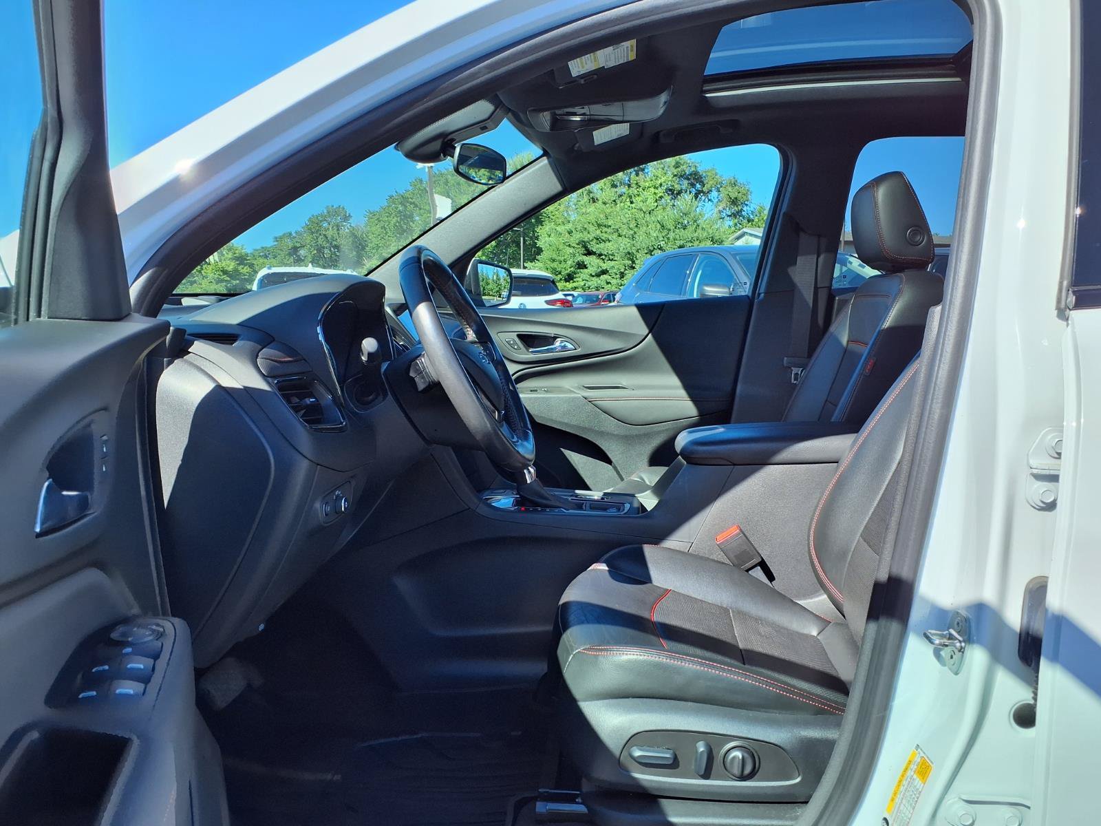 Used 2022 Chevrolet Equinox RS w/ RS Leather Package FWD image 23