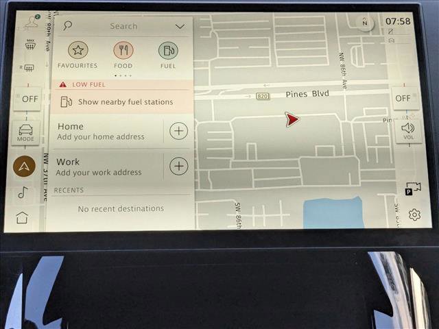 Used 2025 Land Rover Range Rover Sport image 15