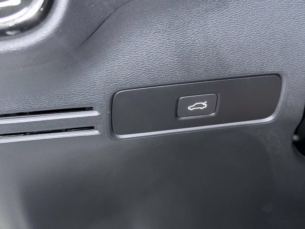 Used 2024 Volvo XC40 Recharge Ultimate w/ Protection Package Premier AWD/4WD image 27