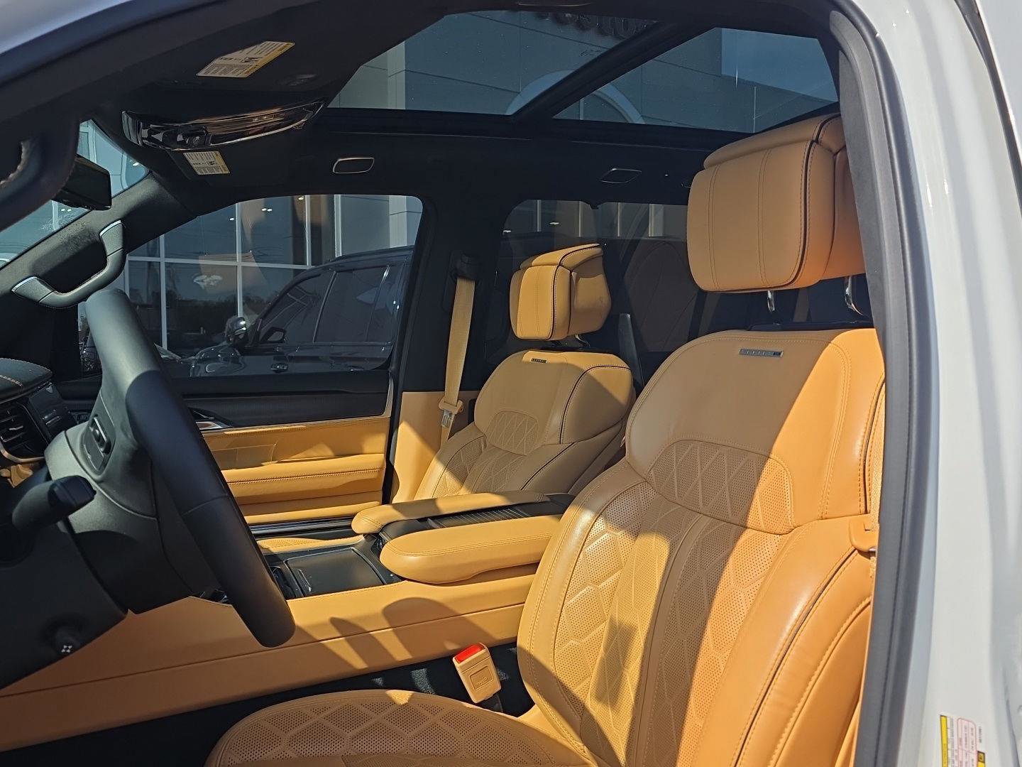 Used 2024 Jeep Grand Wagoneer Series III w/ Rear Seat Video Group 1 AWD/4WD image 4