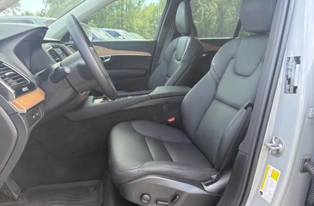 Used 2025 Volvo XC90 T8 Plus w/ Protection Package Premier AWD/4WD image 2