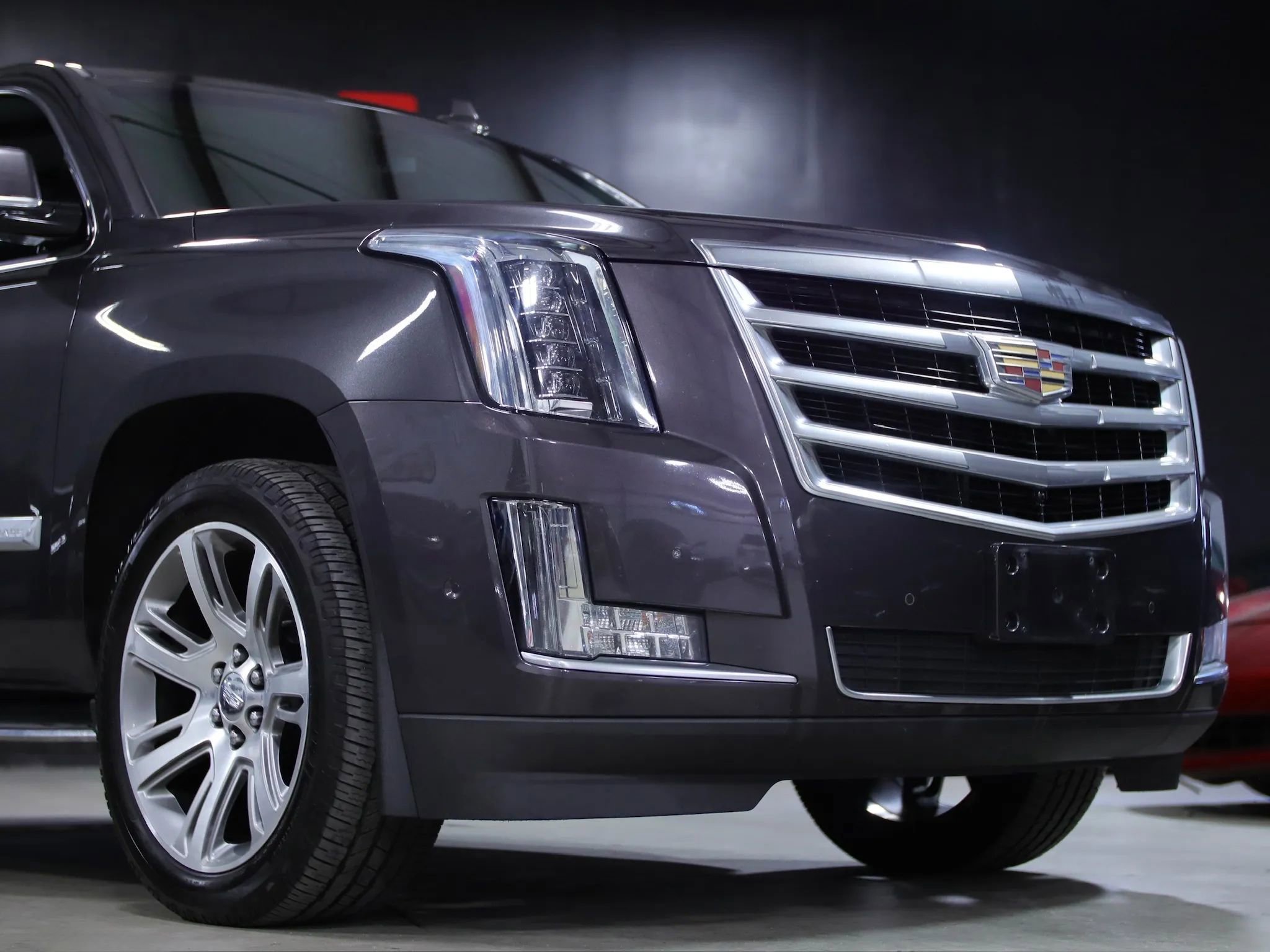 Used 2017 Cadillac Escalade Luxury image 2