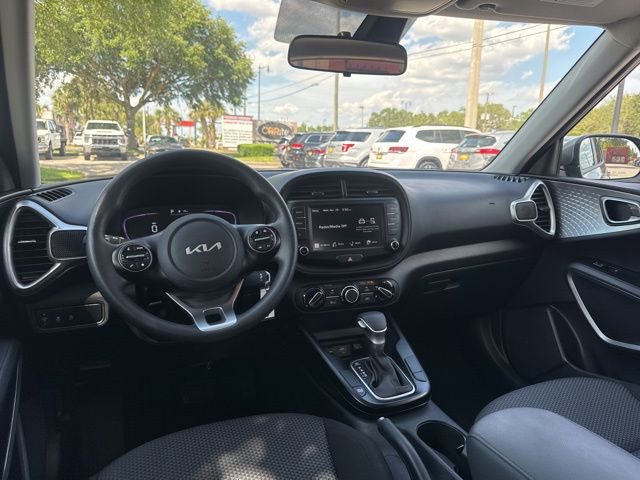 Used 2025 Kia Soul LX w/ LX Technology Package FWD image 20
