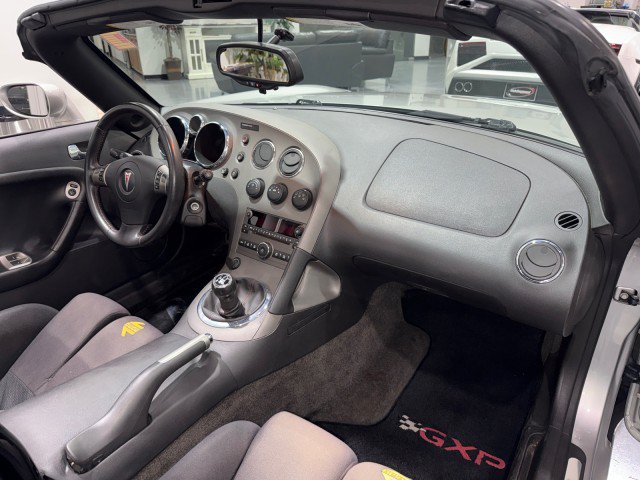 Used 2009 Pontiac Solstice GXP w/ Premium Package RWD image 63