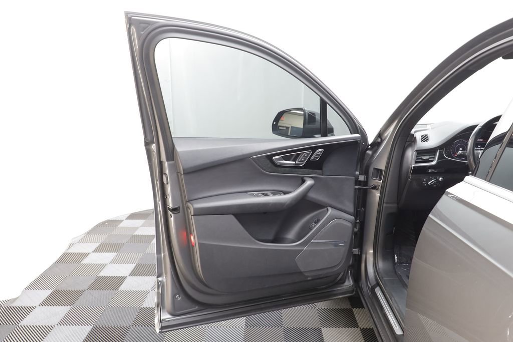 Used 2017 Audi Q7 3.0T Prestige w/ Prestige Package image 5