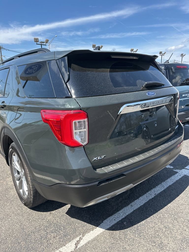 Used 2022 Ford Explorer XLT w/ Equipment Group 202A image 5