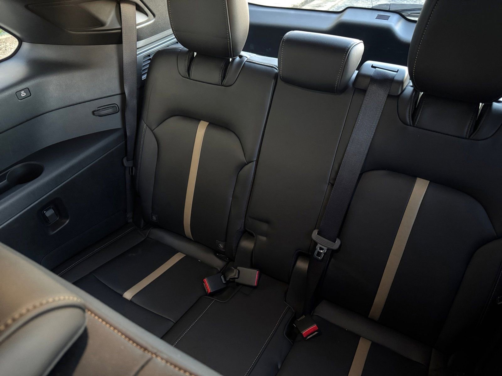 Used 2025 MAZDA CX-90 3.3 Turbo S w/ Premium Package image 17