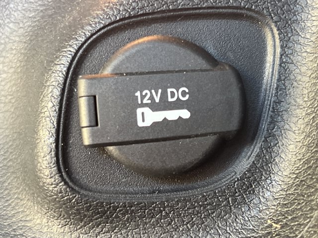 Used 2021 Jeep Cherokee Latitude Plus AWD/4WD image 8