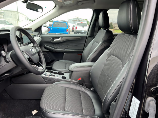 New 2024 Ford Escape SE FWD image 3