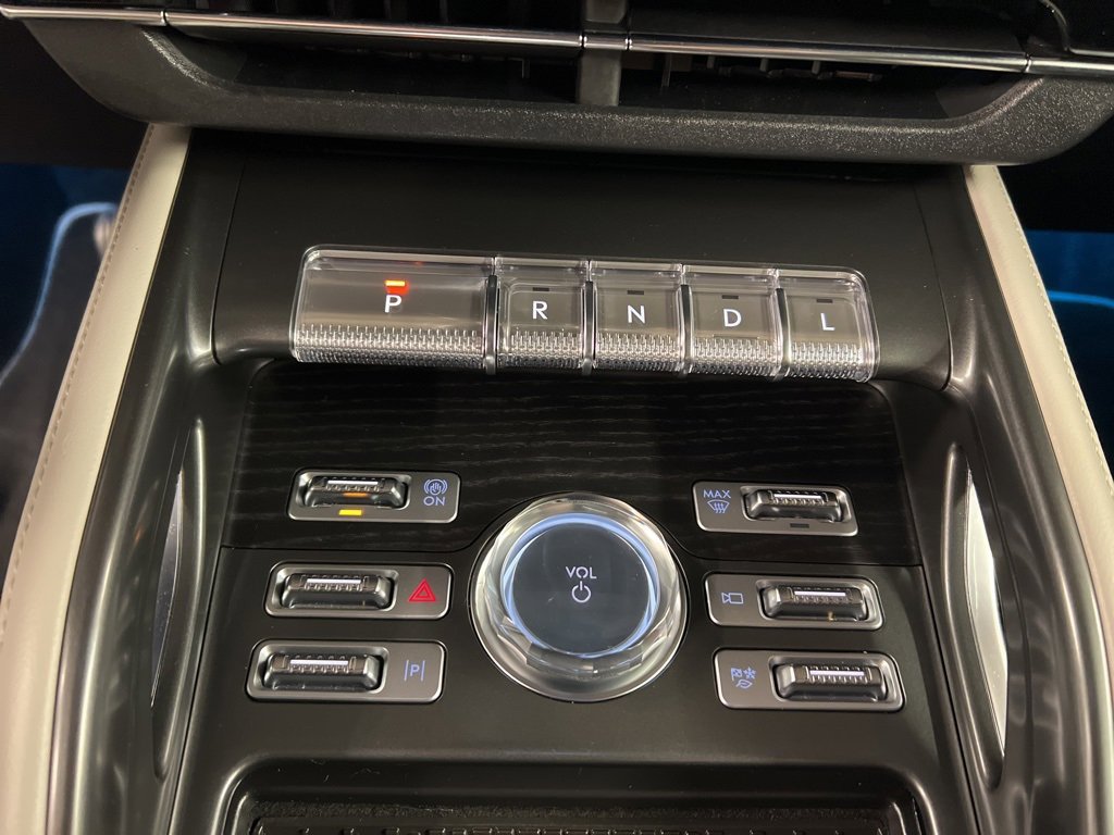 Certified 2025 Lincoln Nautilus Reserve image 16