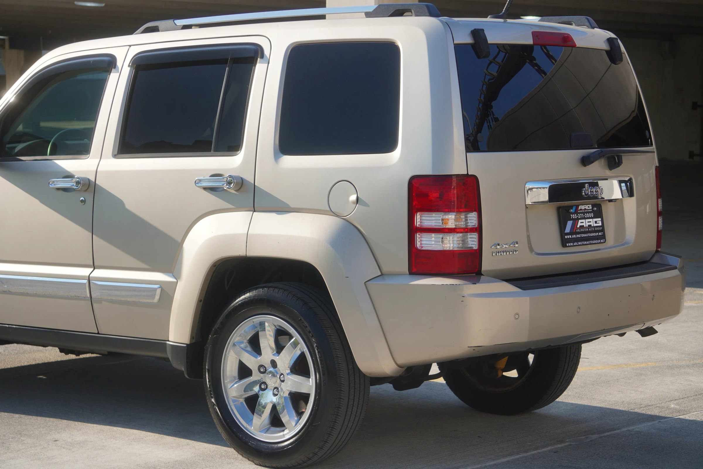 Used 2010 Jeep Liberty Limited w/ Tire & Wheel Group image 24