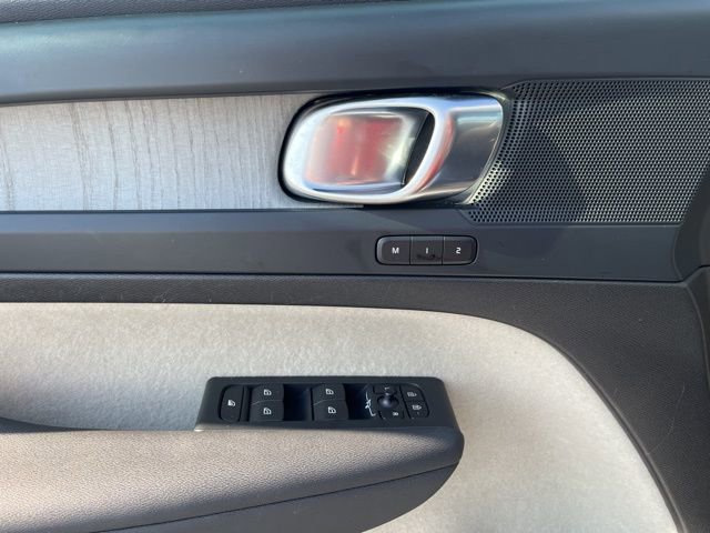 Used 2024 Volvo XC40 B5 Plus w/ Protection Package Premier image 28