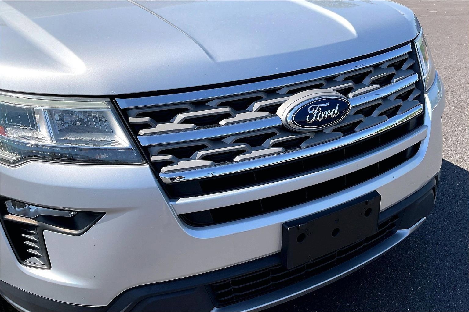 Used 2018 Ford Explorer XLT w/ Equipment Group 201A FWD image 34