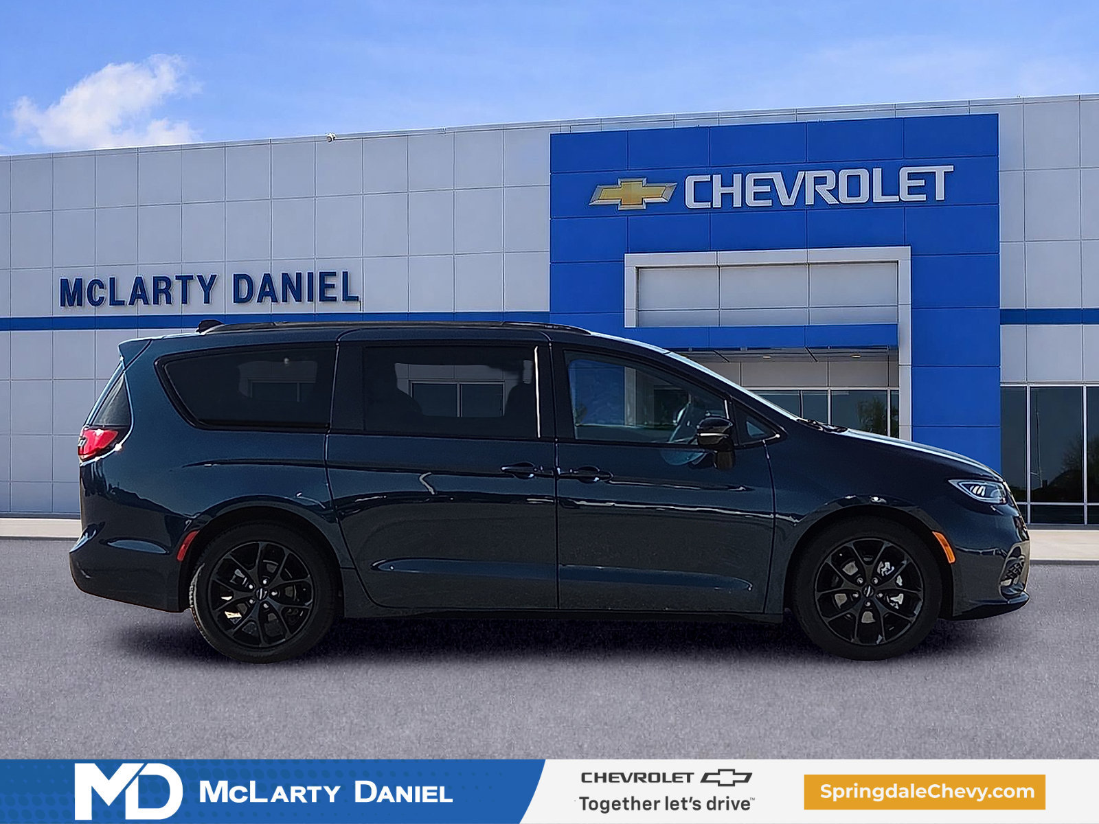 Used 2025 Chrysler Pacifica Limited FWD image 6
