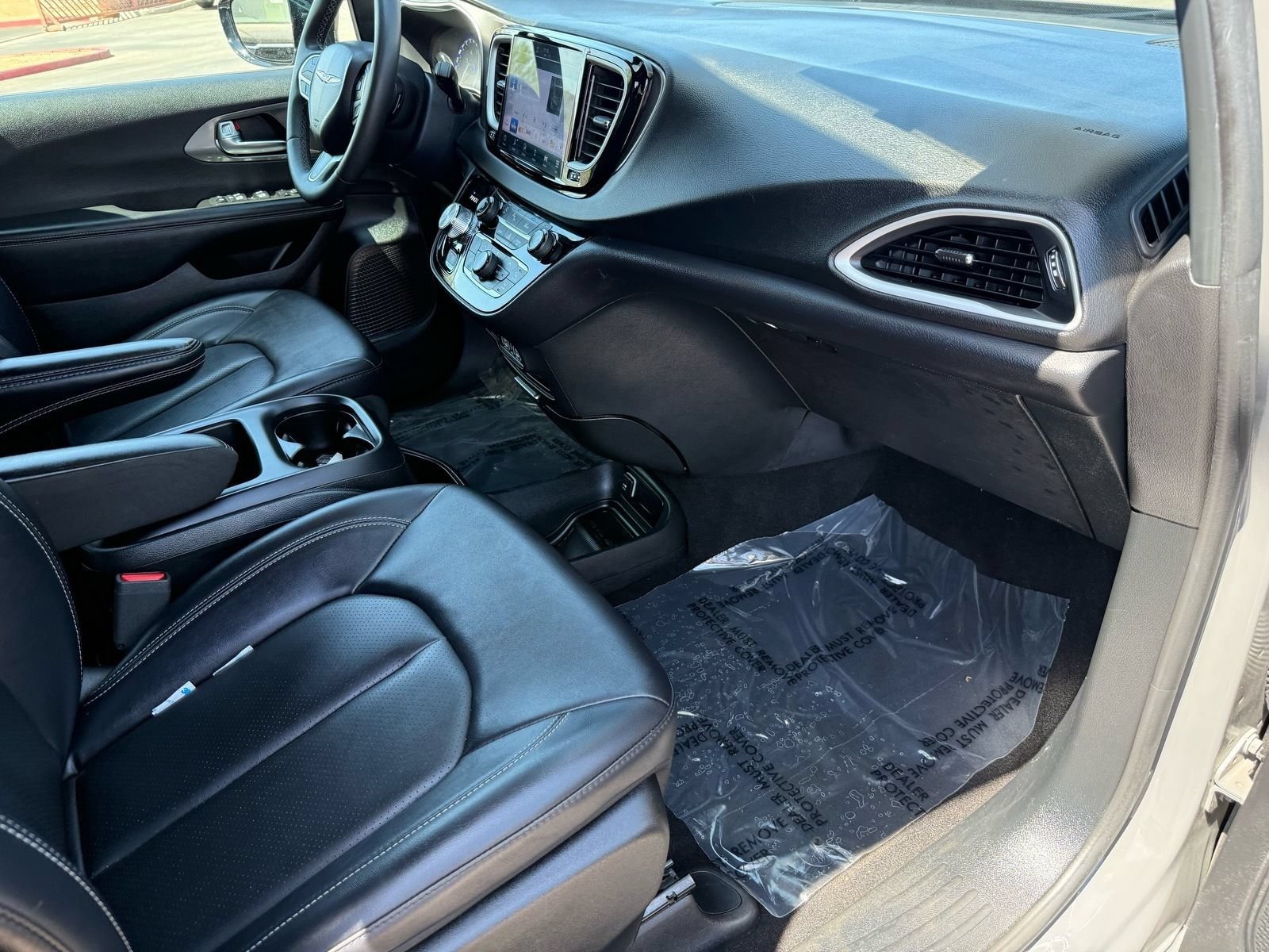 Used 2025 Chrysler Pacifica Select FWD image 30