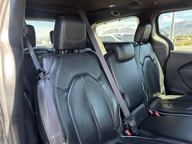 Used 2020 Chrysler Pacifica Limited w/ Advanced Safetytec Group FWD image 14