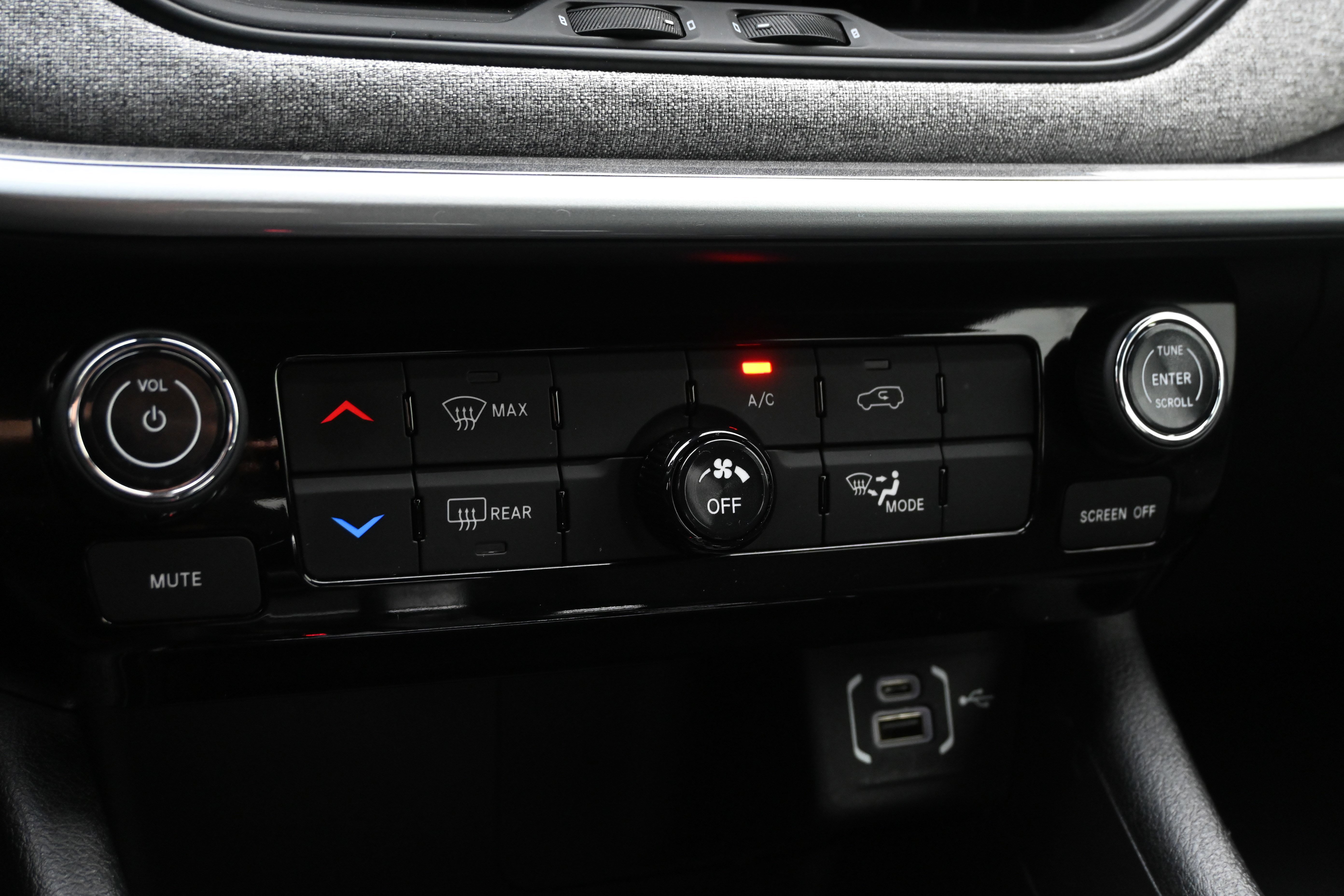 Used 2024 Jeep Compass Sport image 21