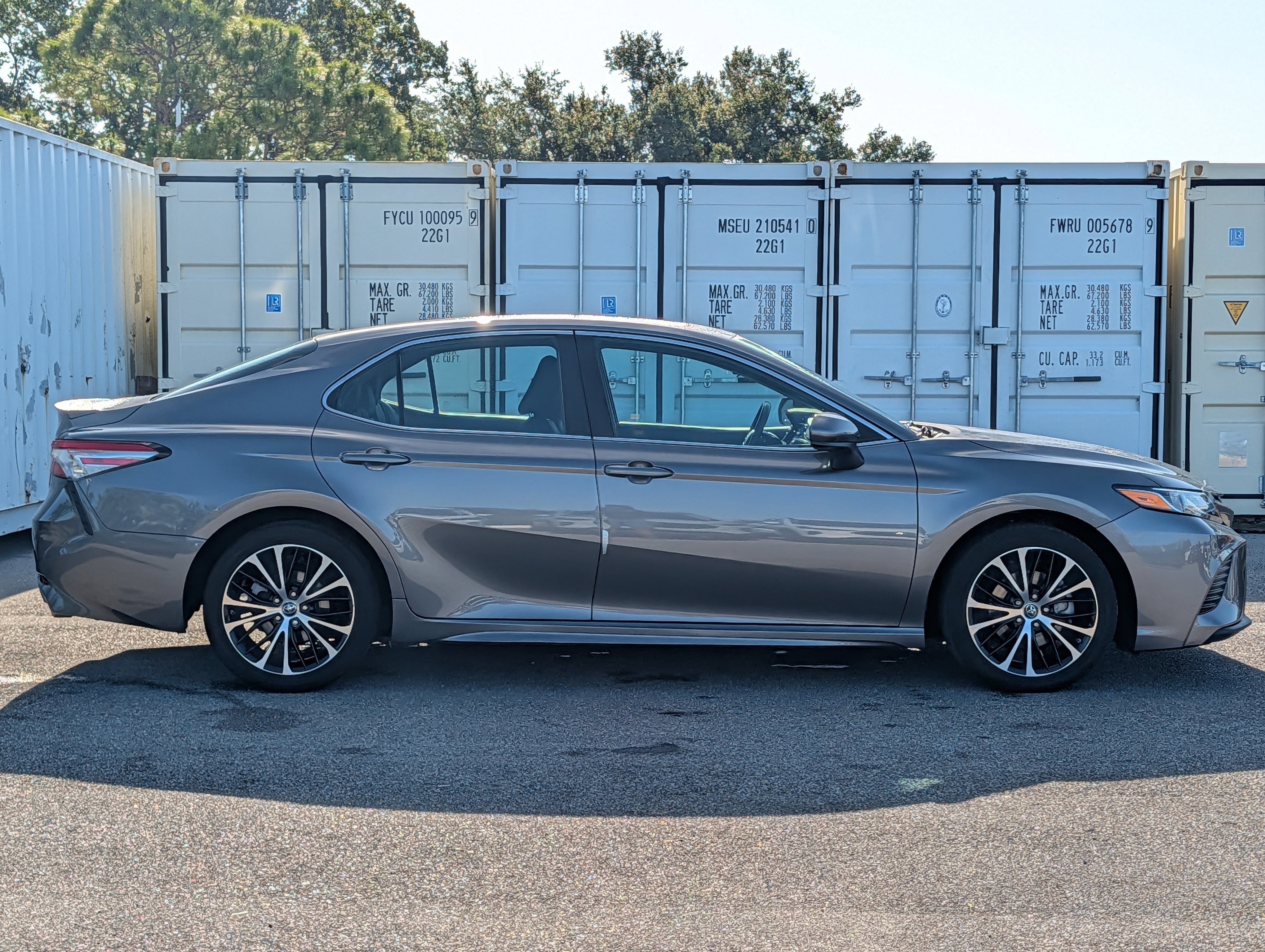 Used 2018 Toyota Camry SE w/ Moonroof Package FWD image 3