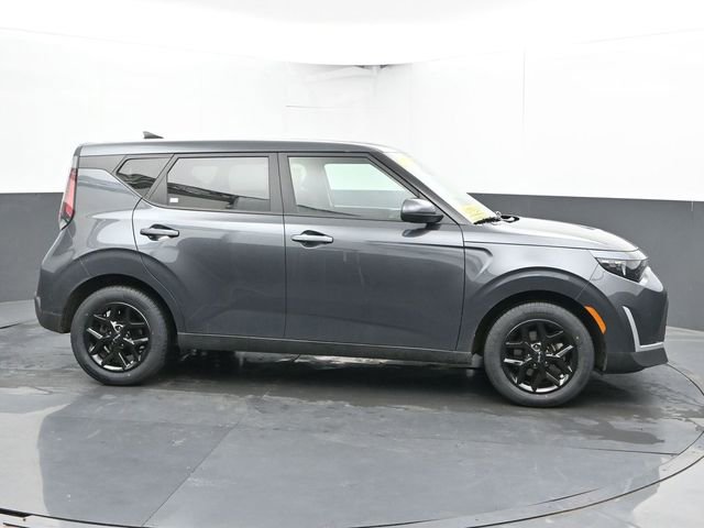 Used 2025 Kia Soul LX w/ LX Technology Package FWD image 11