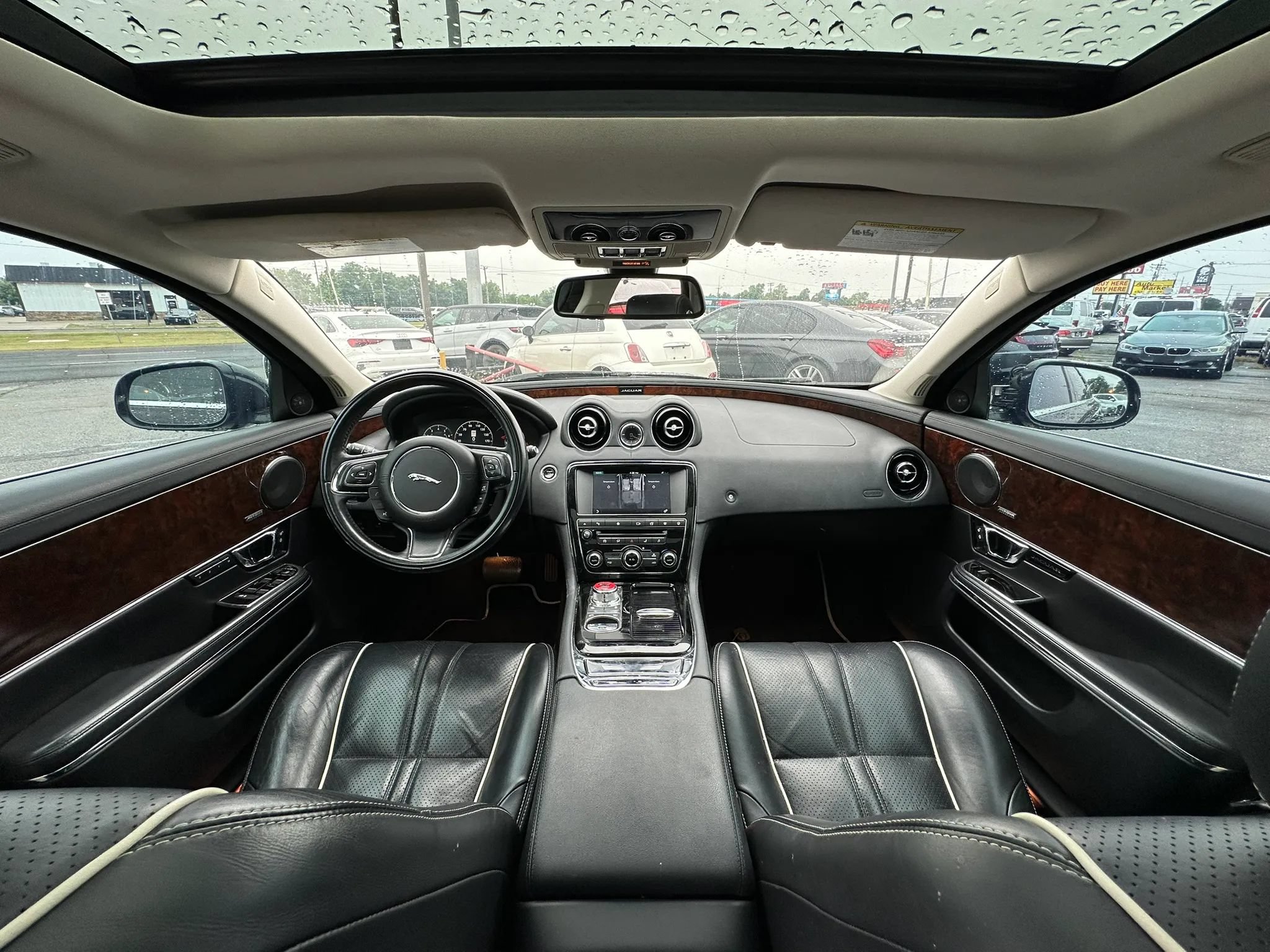 Used 2016 Jaguar XJ R-Sport RWD image 2