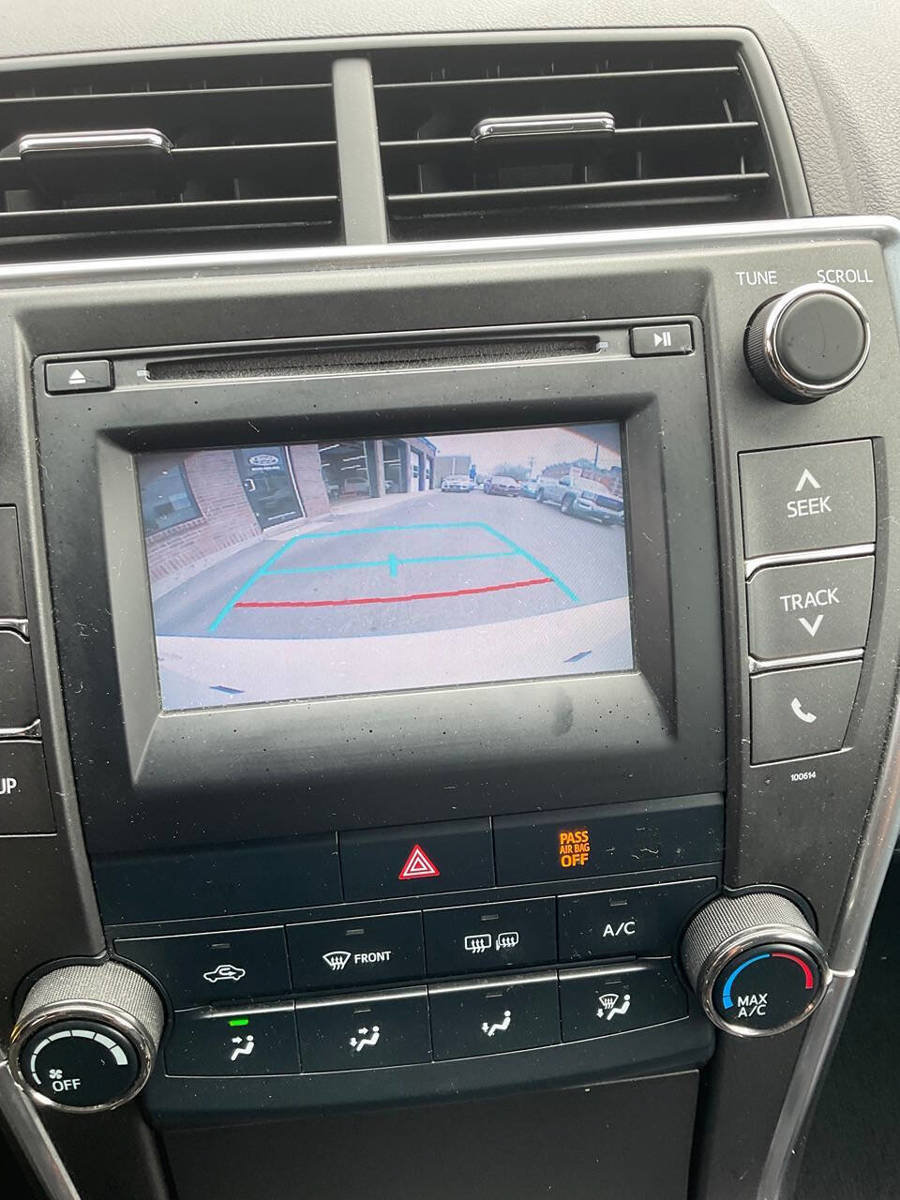 Used 2016 Toyota Camry SE w/ Moonroof Package FWD image 12