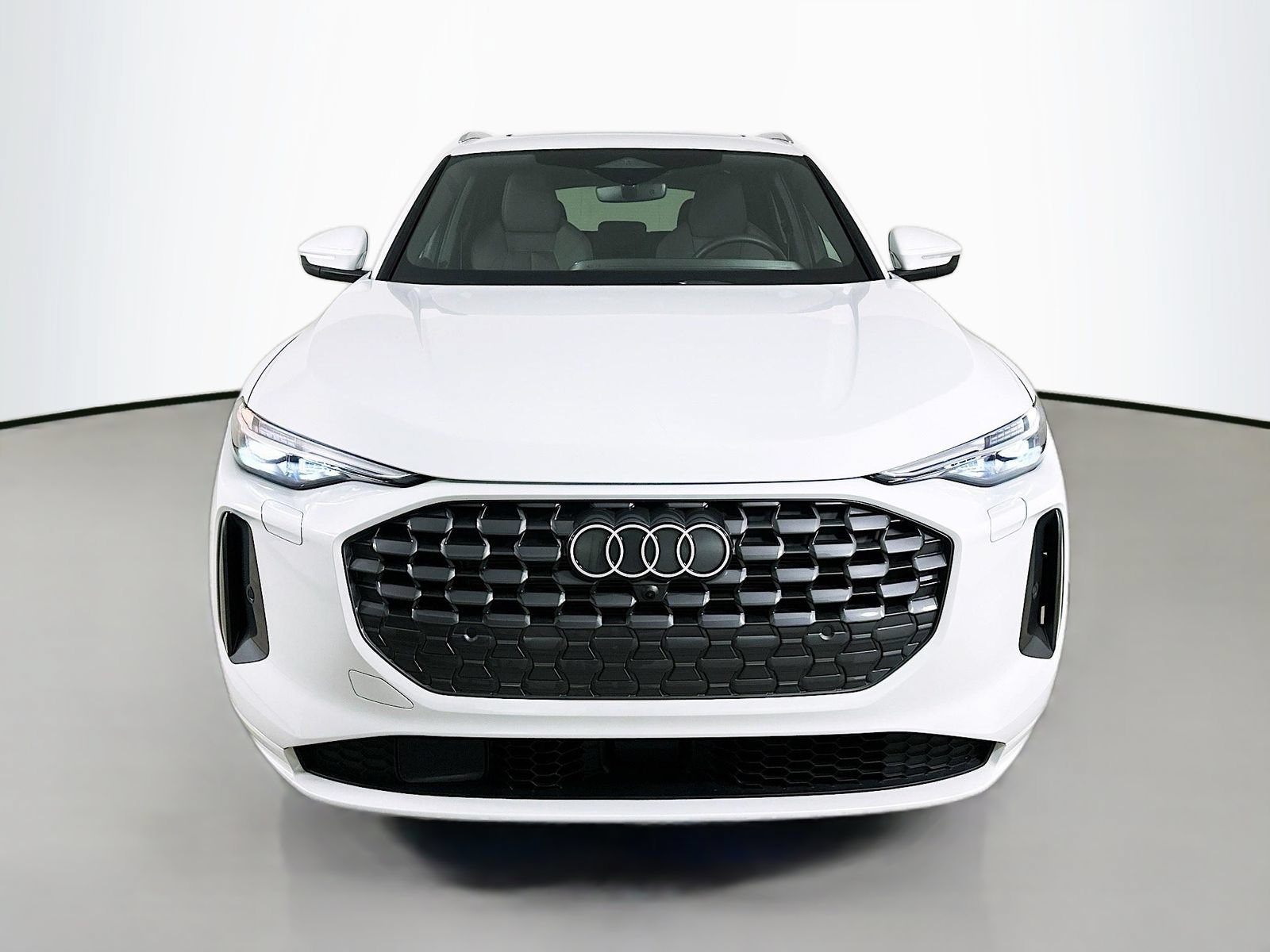 Used 2025 Audi Q5 Premium Plus w/ Premium Plus AWD/4WD image 2