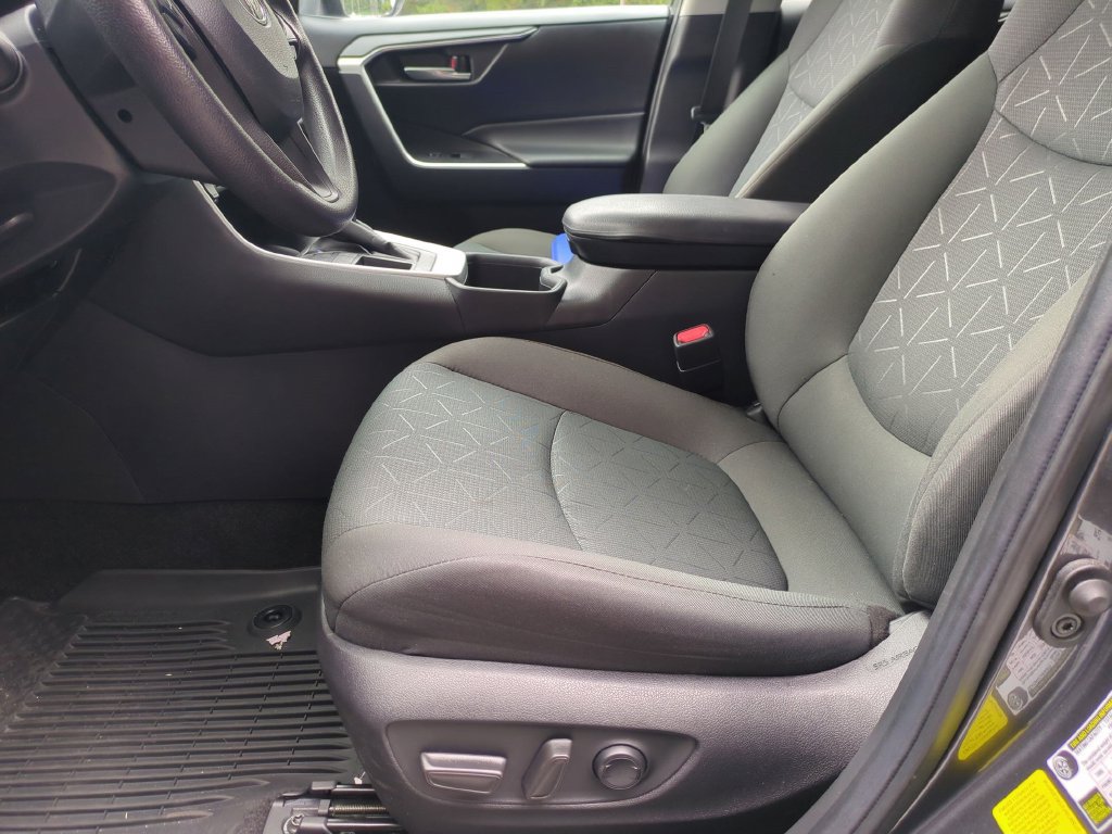 Used 2024 Toyota RAV4 XLE w/ Convenience Package FWD image 16