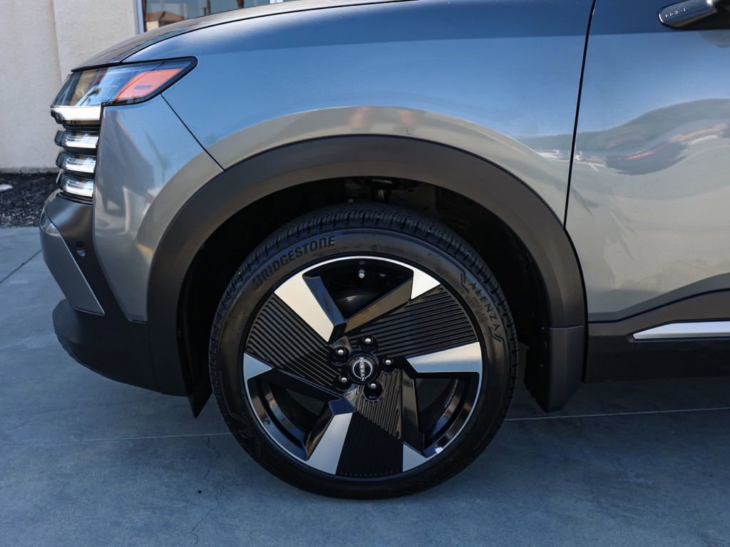 Used 2025 Nissan Kicks SR image 11