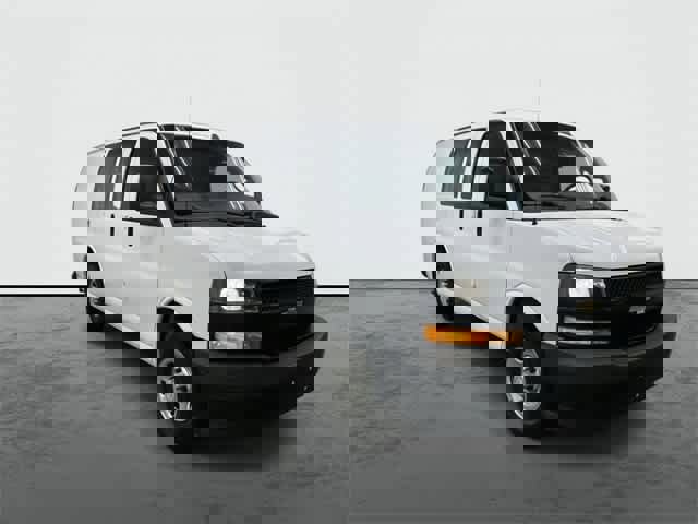 Used 2018 Chevrolet Express 2500 w/ Driver Convenience Package image 6