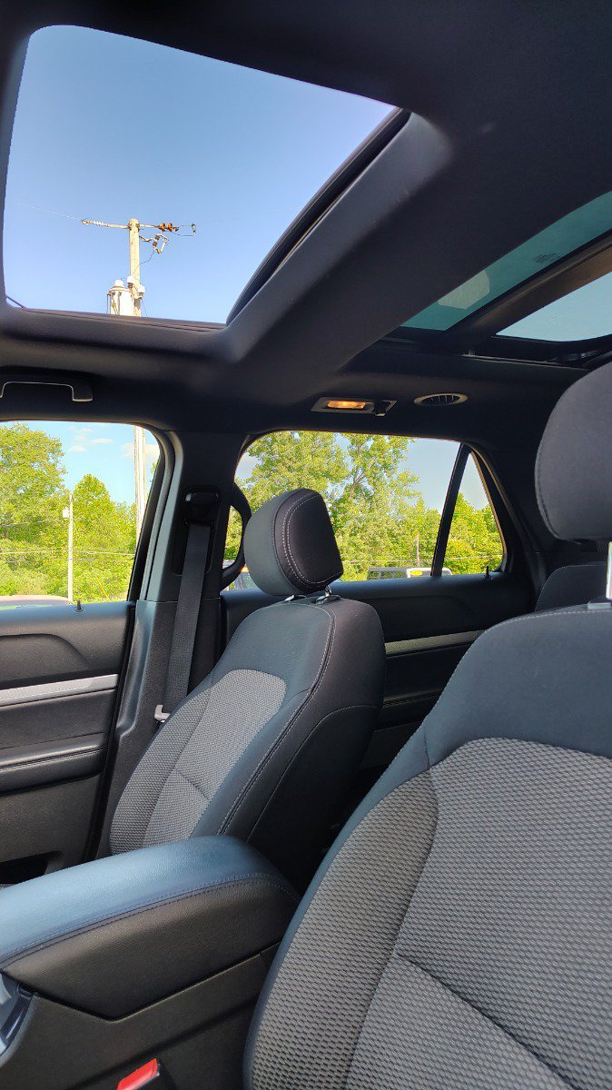 Used 2017 Ford Explorer XLT w/ Equipment Group 201A FWD image 27