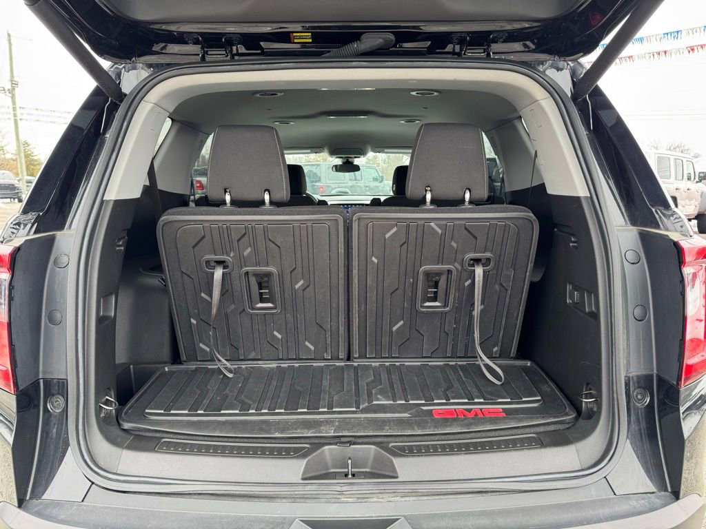 Used 2023 GMC Acadia SLE w/ Driver Convenience Package image 6