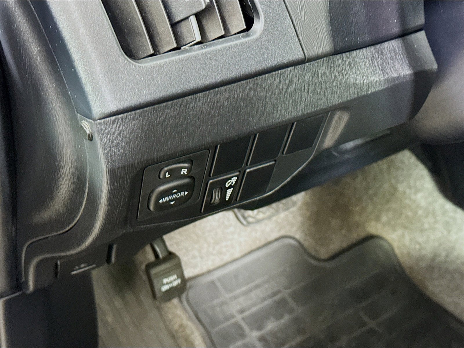 Used 2012 Toyota Prius Four image 8