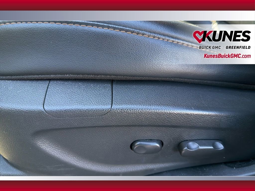 Used 2018 Chevrolet Trax LT w/ LT Convenience Package image 19