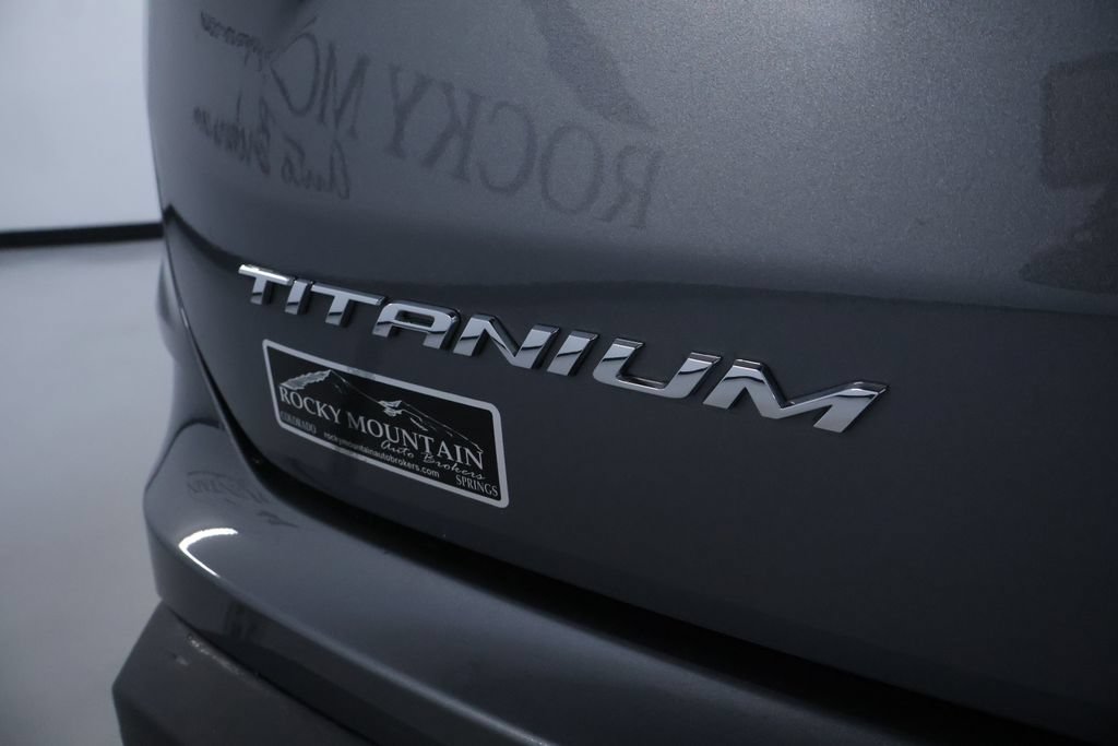 Used 2024 Ford Edge Titanium AWD/4WD image 10