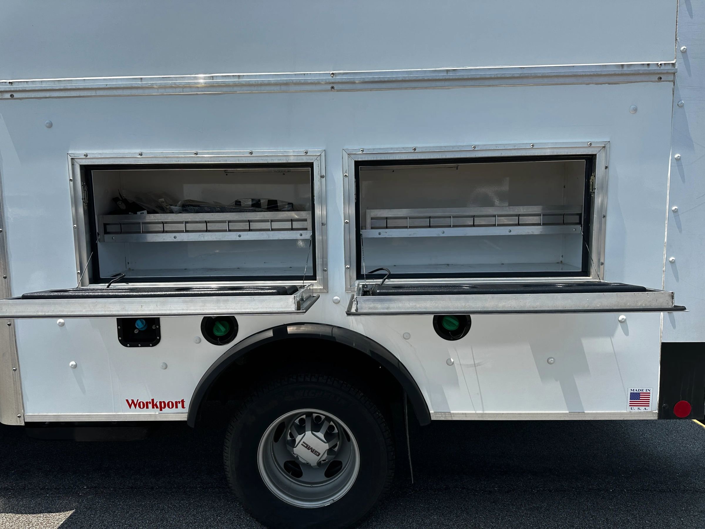 Used 2024 GMC Sierra 3500 Pro w/ Convenience Package image 7