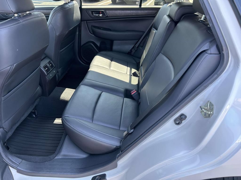 Used 2016 Subaru Outback 2.5i Limited AWD/4WD image 11