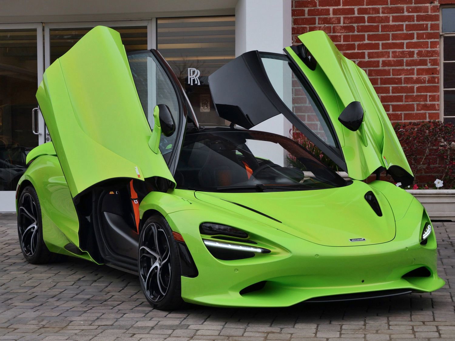 Used 2024 McLaren 750S RWD image 23