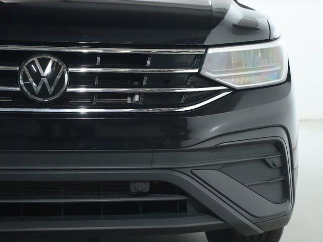 Used 2022 Volkswagen Tiguan SE w/ Panoramic Sunroof Package AWD/4WD image 7