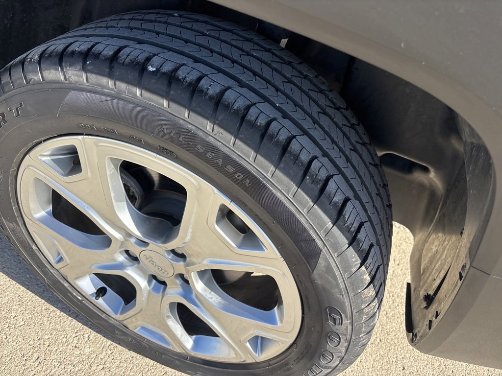 Used 2023 Jeep Renegade Limited image 8