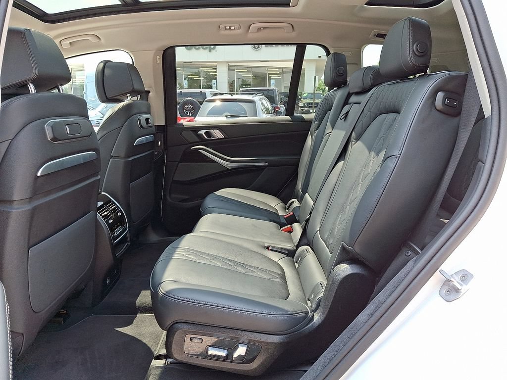 Used 2026 BMW X7 xDrive40i AWD/4WD image 11