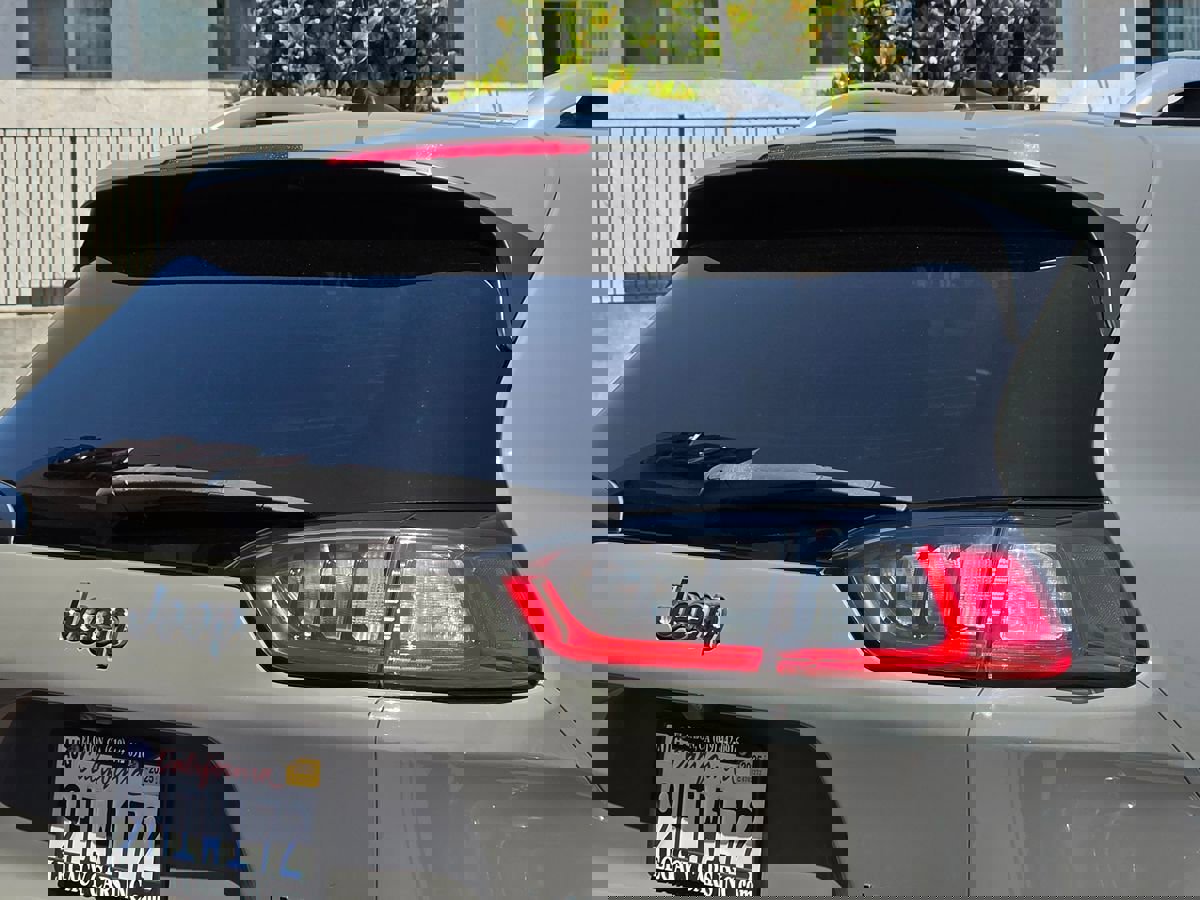 Used 2020 Jeep Cherokee Limited image 14