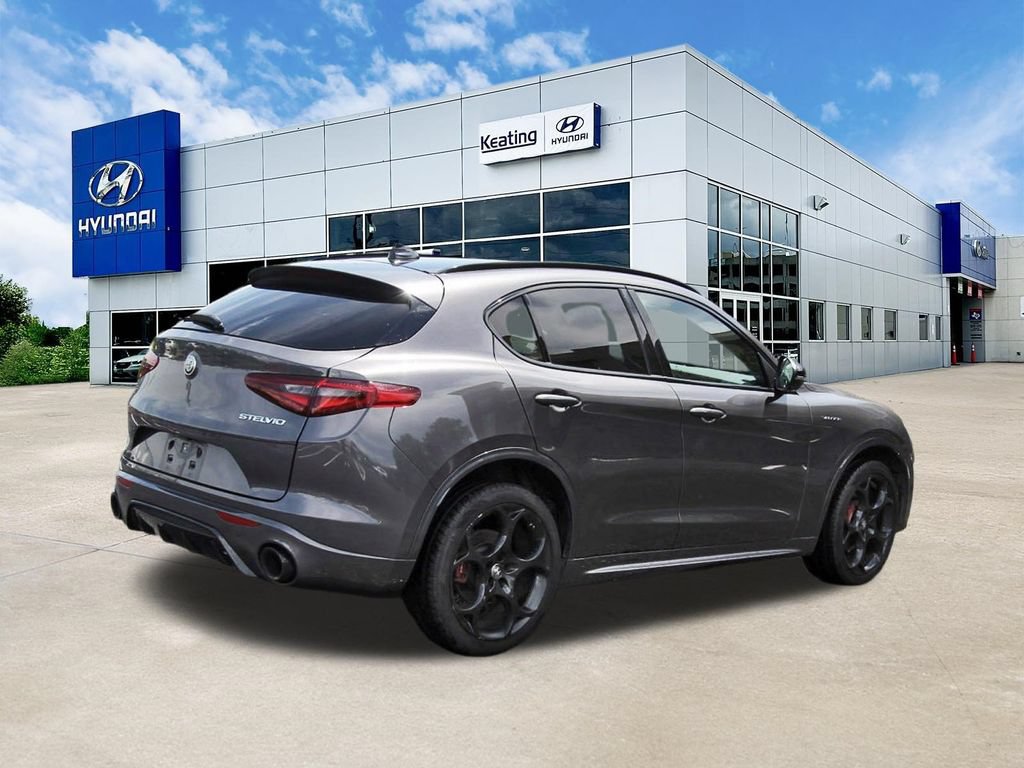 Used 2023 Alfa Romeo Stelvio Veloce AWD/4WD image 5