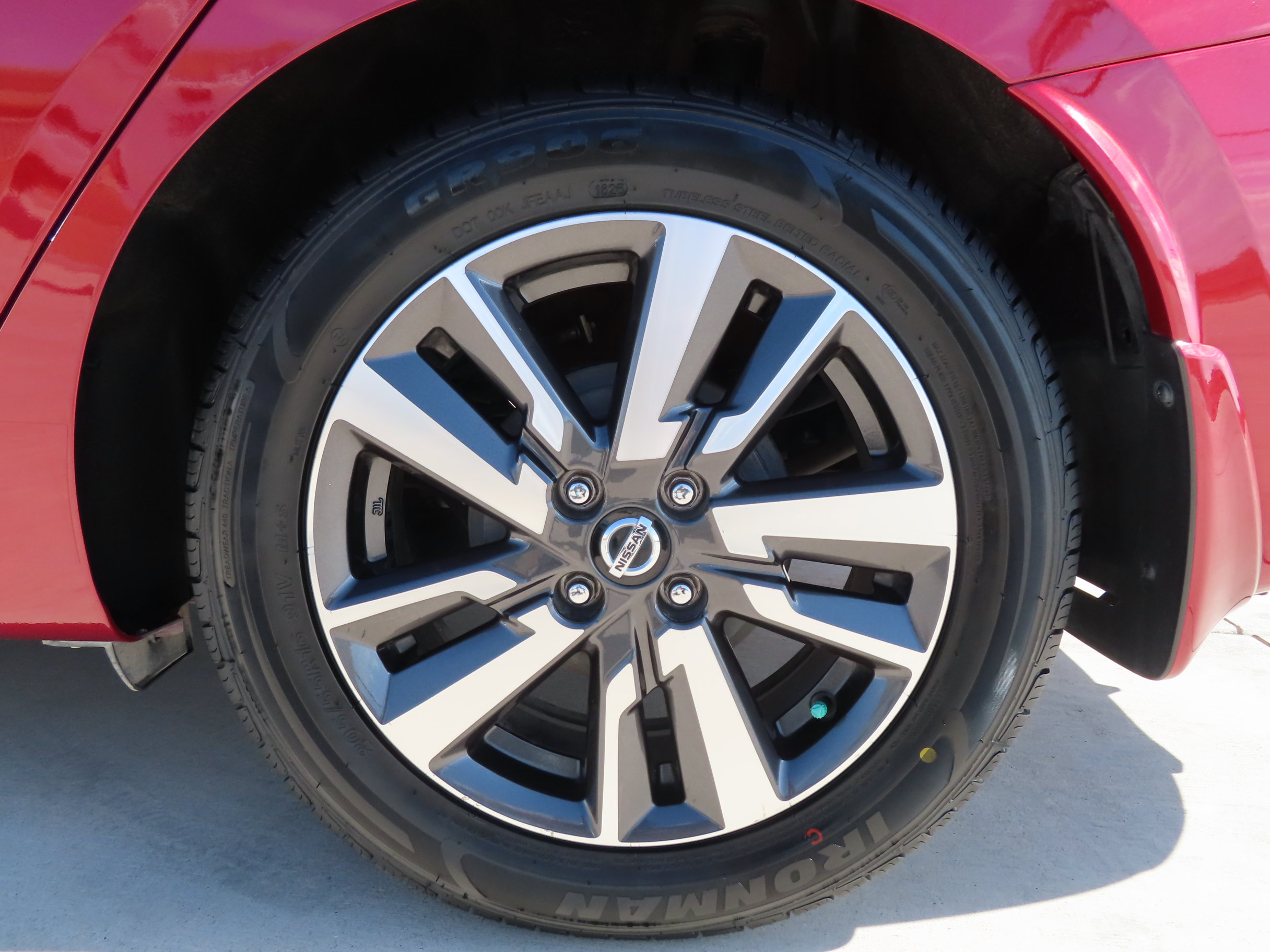 Used 2020 Nissan Versa SV FWD image 6