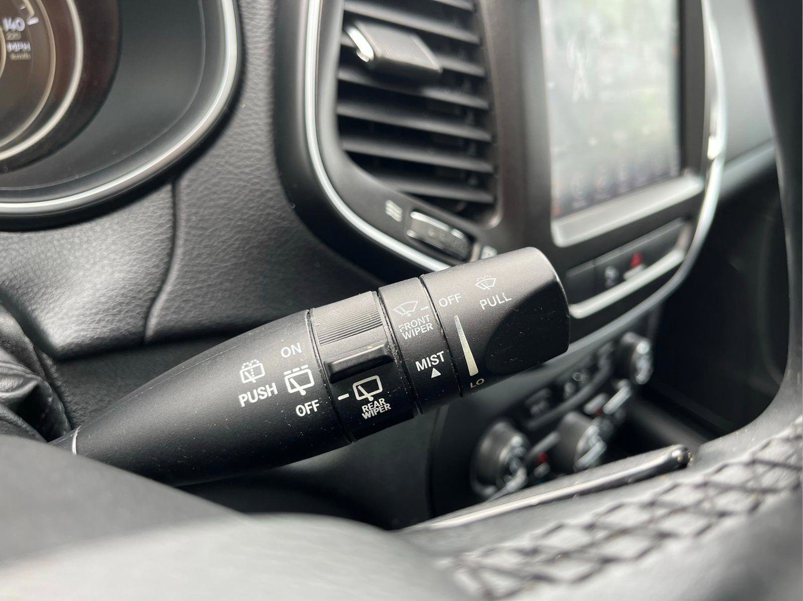 Used 2019 Jeep Cherokee Trailhawk image 17