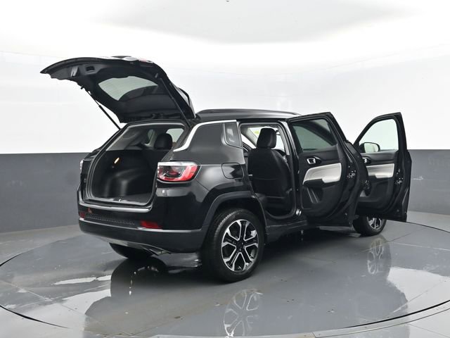 Used 2022 Jeep Compass Limited image 30