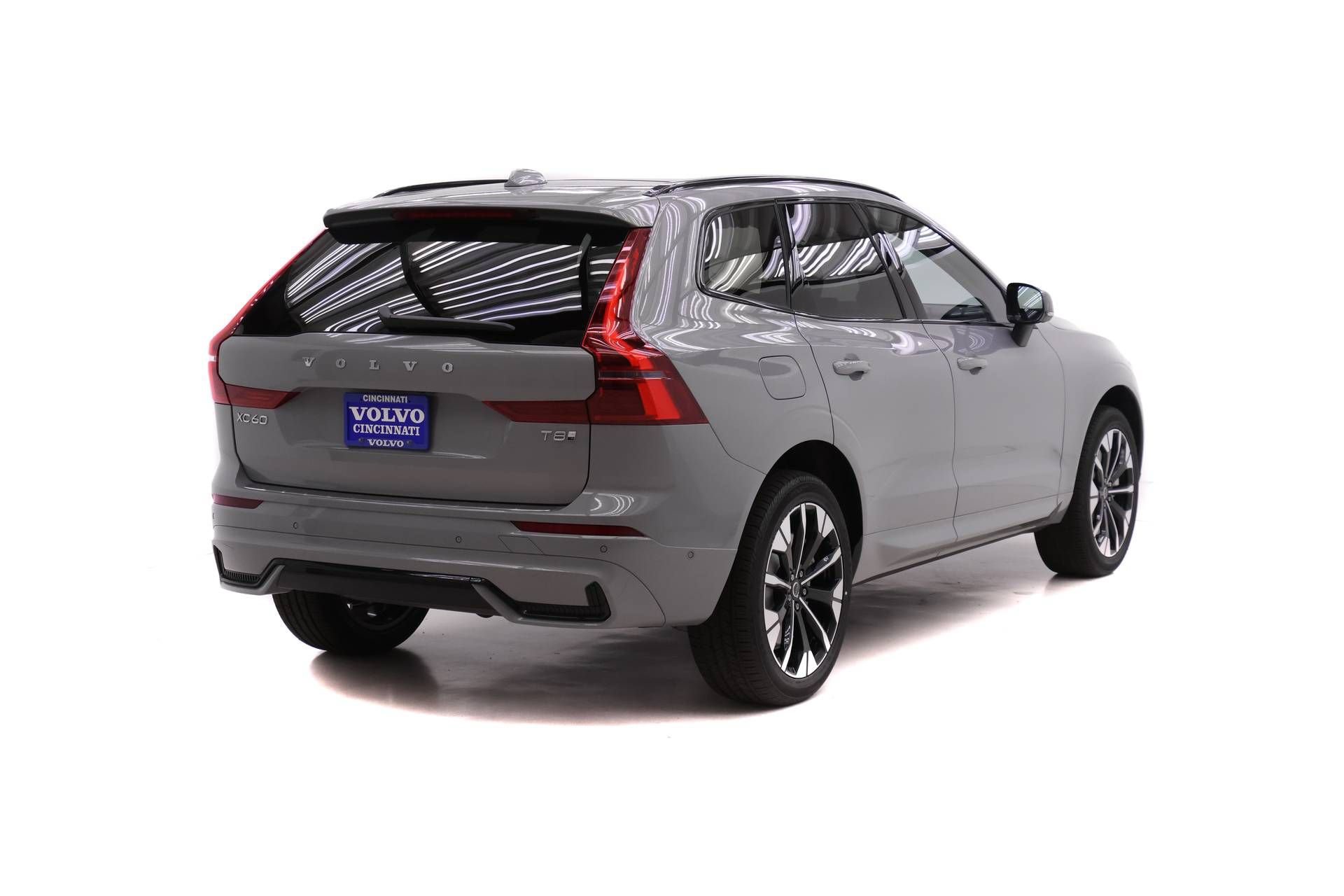 New 2026 Volvo XC60 T8 Plus w/ Protection Package Premier AWD/4WD image 4