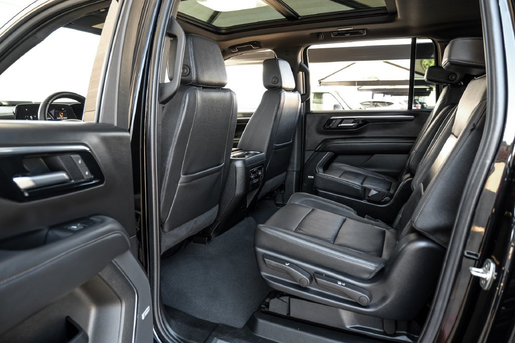 Used 2025 Chevrolet Suburban LT w/ Comfort Package RWD image 40