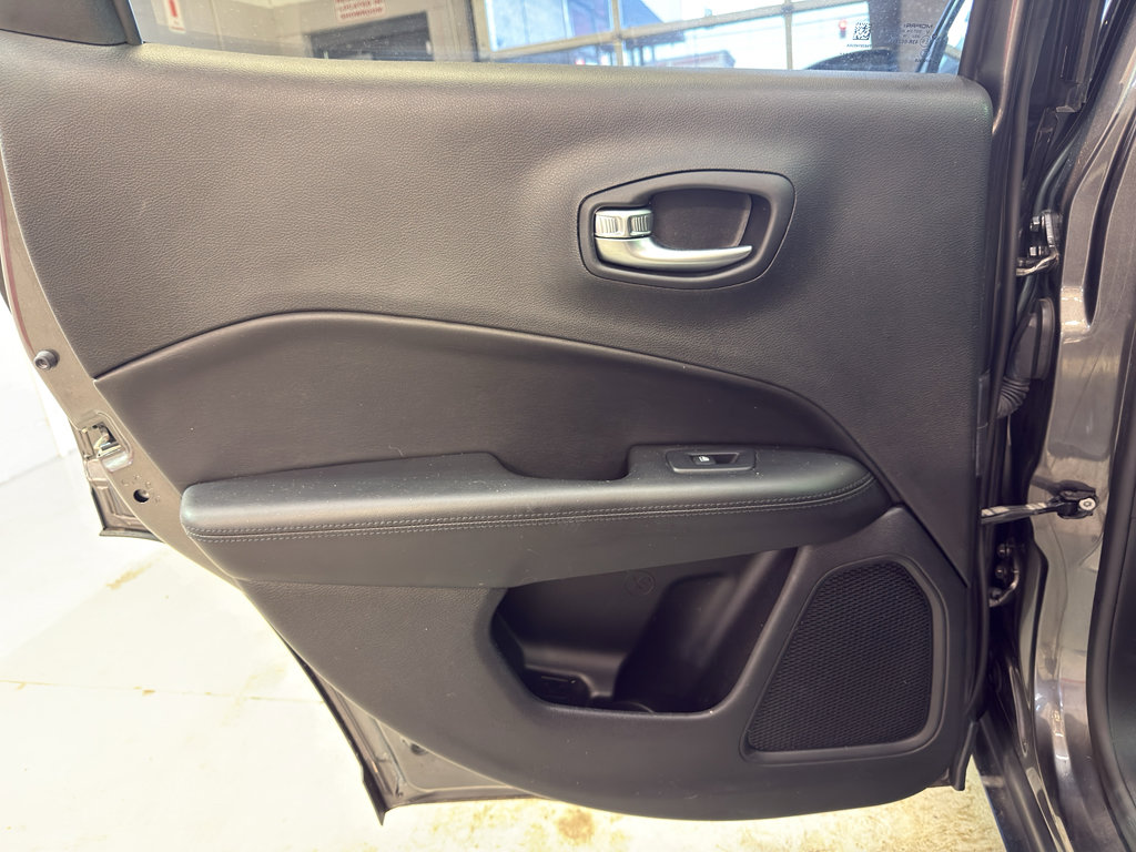 Used 2019 Jeep Compass Altitude AWD/4WD image 29