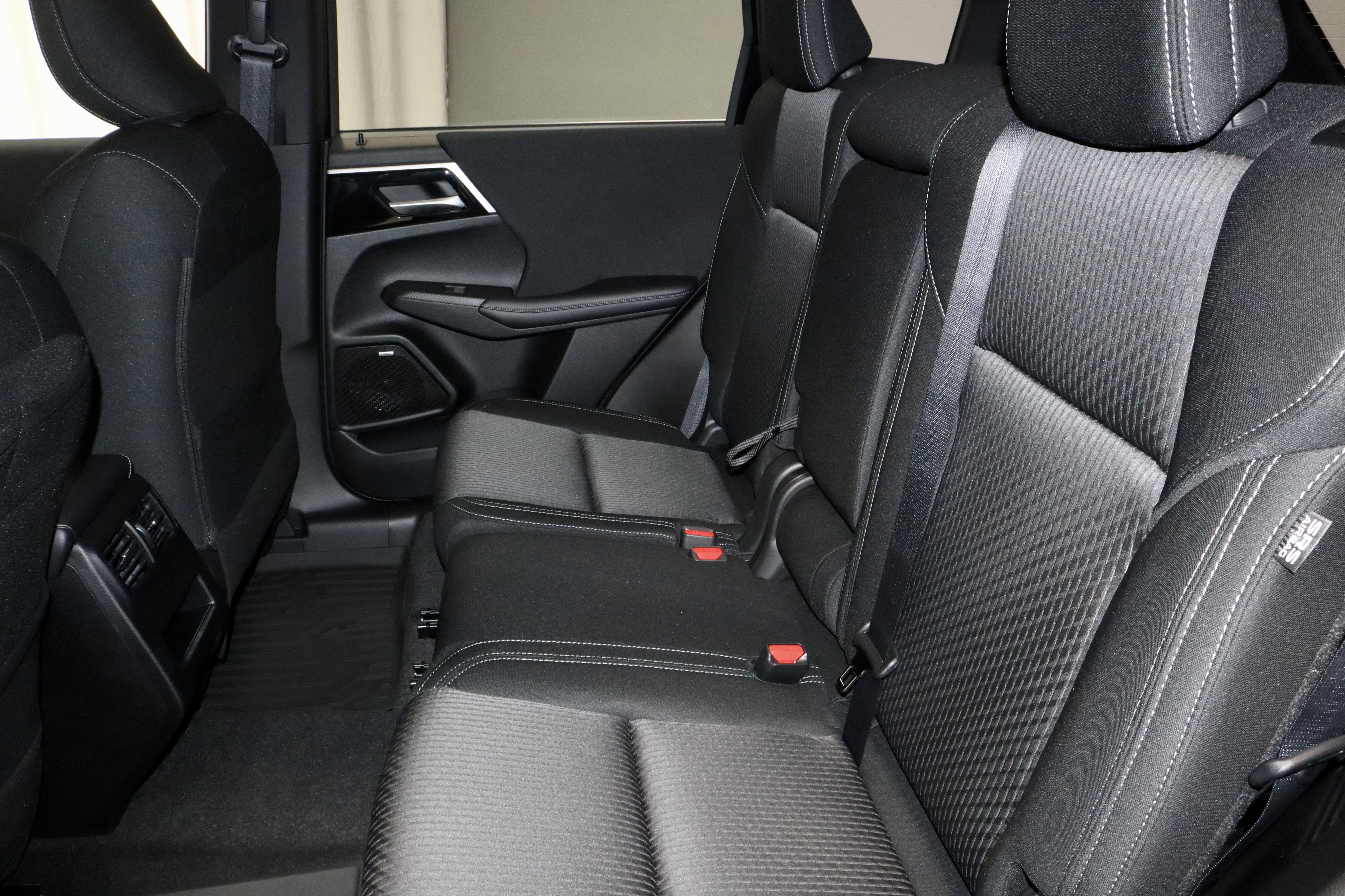 New 2026 Mitsubishi Outlander ES image 14